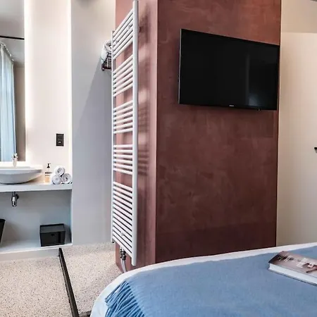 Charming Retreat For Two In 아파트